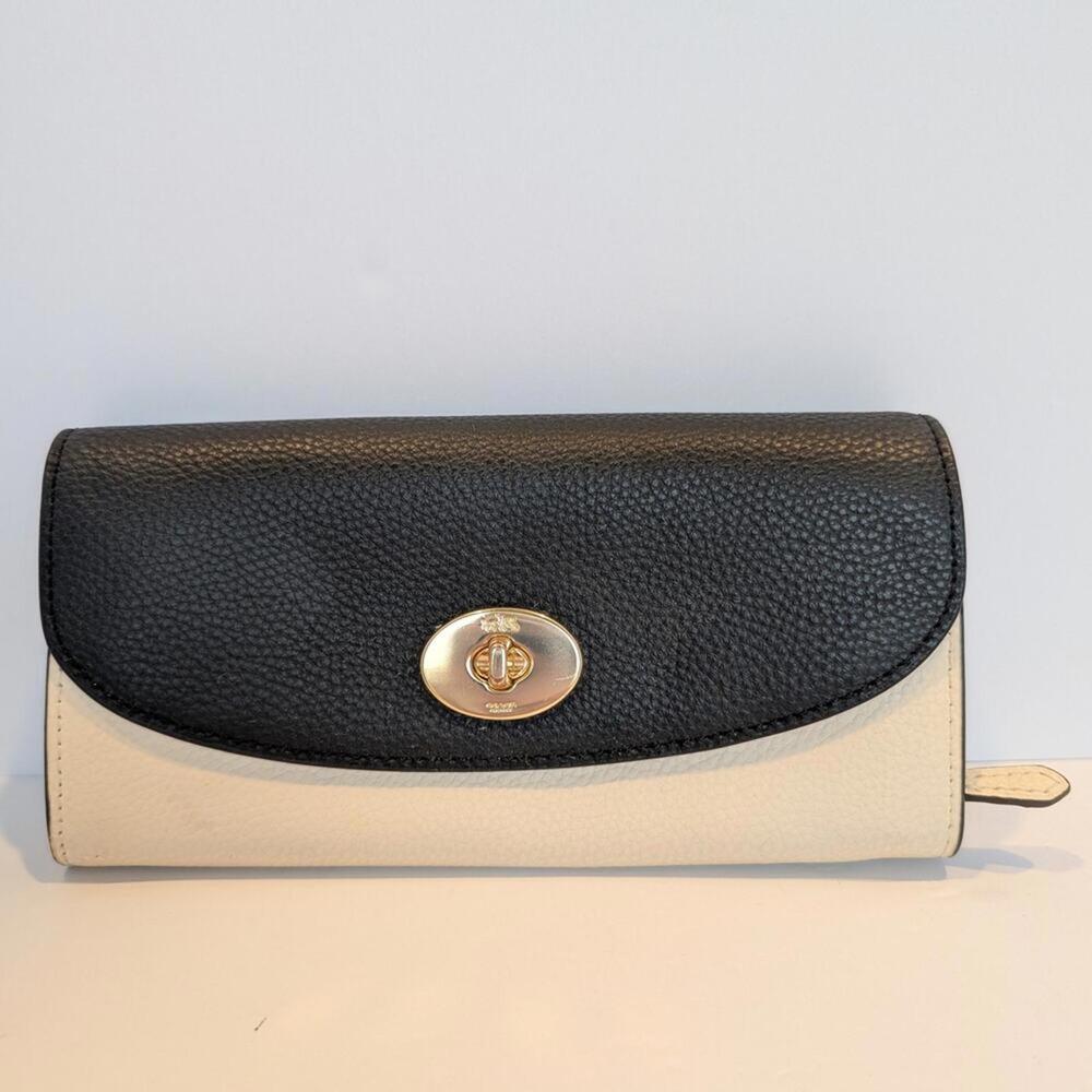 Coach Cream And Black Turnlock Wallet - Good Pre-owned Condition F31967